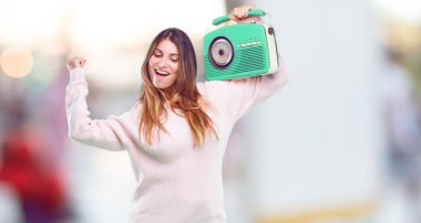 vintage radyo ile dans genç güzel kız