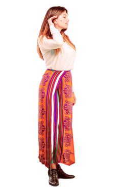 Dikkat, duymak ve ne söylendiğini için dinlemek istiyor, borç verme an kulak genç güzel kız.