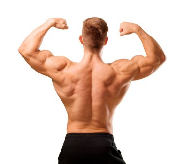 Genç yakışıklı vücut geliştirmeci adam kas görünümü ile poz