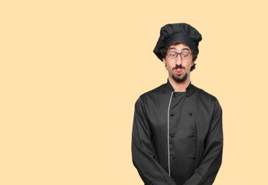 Şaka, komik, aptalca ve oynak bir ifadeyle dil yapışkanlık dışarı, bir aptal gibi arıyorsunuz bir şef olarak genç deli adam.