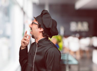 deli gençken duygu hasta ve ateşli bir kış hastalık soğuk algınlığı veya grip gibi acı bir şef Coughing,.