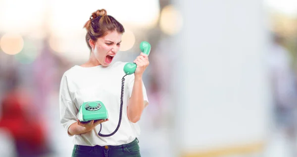 Junges Schönes Mädchen Mit Einem Vintage Telefon — Stockfoto