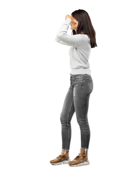 Young Pretty Girl Full Body Looking Far Distance Searching Distant — Stock Photo, Image