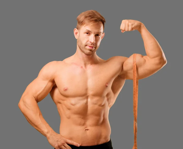 Jonge Knappe Bodybuilder Man Poseren Met Gespierde Verschijning — Stockfoto