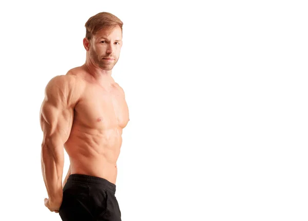 Unga Stiliga Bodybuilder Man Poserar Med Muskulös Utseende — Stockfoto