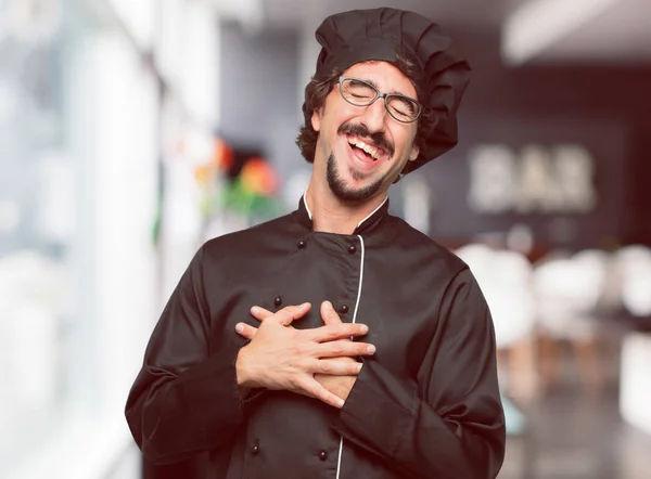 Jovem Louco Como Chef Rindo Voz Alta Com Cabeça Inclinada — Fotografia de Stock