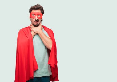 deli adam çığlık, seyir sürpriz, bir süper kahraman olarak vurguladı ve iki elle boğulma bir hareketi ile dehşete düşürdü