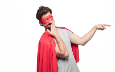 Genç süper kahraman zor bir şey, yana doğru ağız, kapsayan süre komik ve işaretleme gülen komik fıkralar ile iyi vakit geçiriyor sakallı. Yanal veya yan görünüm.