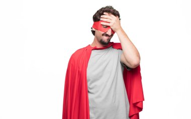 Genç süper kahraman hayal kırıklığı hüzünlü bir bakışla sakallı ve seyir yenilgi, depresif ve umutsuzluğa, umutsuz ve sefalet içinde.