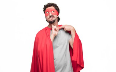 Genç süper kahraman büyük baskı altında hissediyor bir endişeli, gergin ve sinirli hareketi ile sakallı.