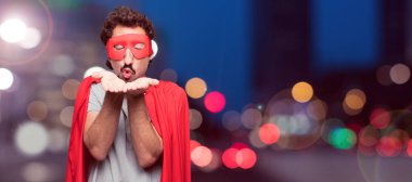Genç süper kahraman uçan bir gerçek aşk öpücük gönderme bakım, sevgi ve sevgi gösteren sakallı; bir samimi Saint Valentine's mesaj.