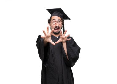 Lisansüstü sakallı adam arayan korkmuş ve dehşete, korkuyor, dehşet içinde çığlık, kıyamet günü karşı karşıya, çok korkmuş hissediyor. Yanal veya yan görünüm.