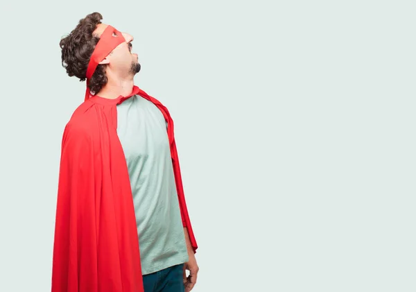 Homem Louco Como Super Herói Sorrindo Olhando Para Cima Para — Fotografia de Stock