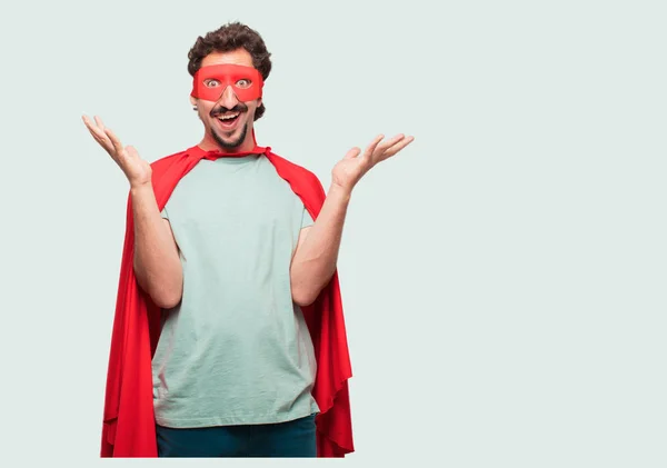 Божевільний Чоловік Супер Герой Щасливим Здивованим Виразом Очі Широко Відкриті — стокове фото
