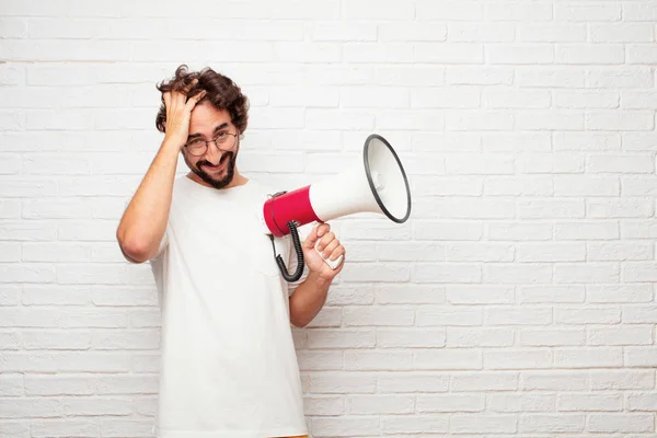 Joven Mudo Feliz Darse Cuenta Algunas Buenas Sorprendentes Noticias Tener —  Fotos de Stock