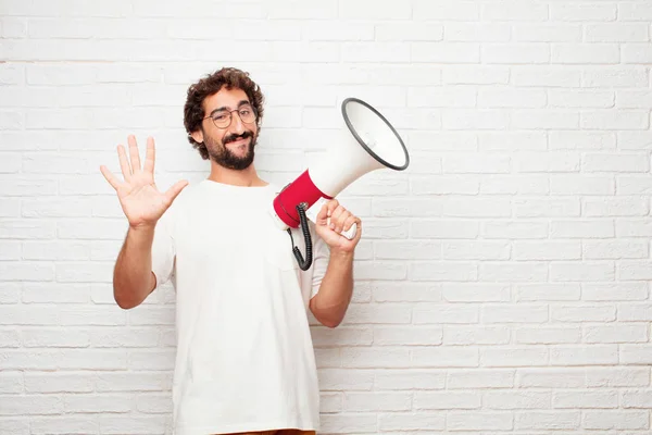 Stom Jongeman Glimlachen Kijken Tevreden Gelukkig Het Tellen Van Nummer — Stockfoto