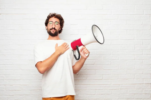 Jonge Domme Man Die Lacht Zelfverzekerd Terwijl Het Maken Van — Stockfoto