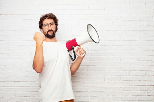 Ung Dum Man Tittar Stolt Självsäker Och Kraftfull Gestikulerande Med — Stockfoto