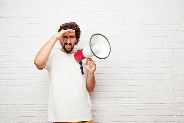 Young Dumb Man Looking Far Distance Searching Distant Object Confused — Stock Photo, Image