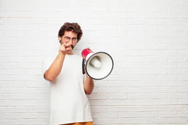 Jeune Homme Muet Regardant Observant Gardant Œil Sur Objet Face — Photo