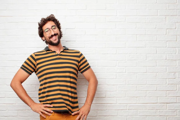 Jovem Mudo Com Olhar Satisfeito Feliz Seu Rosto Sorrindo Sinceramente — Fotografia de Stock