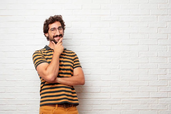 Joven Hombre Mudo Con Una Mirada Satisfecha Feliz Rostro Sonriendo — Foto de Stock