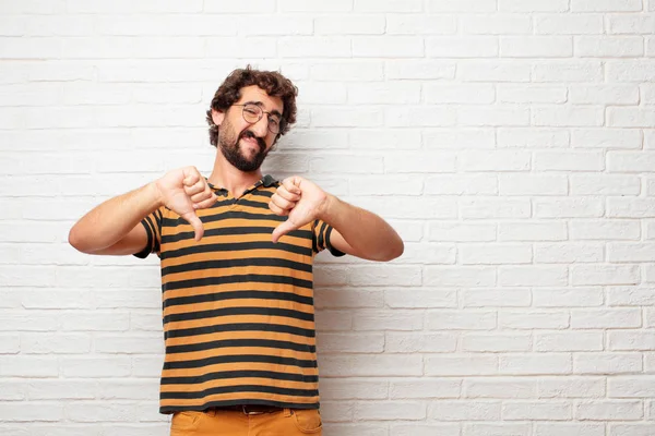 Young Dumb Man Dissenting Serious Stern Expression Thumbs Disapproval — Stock Photo, Image