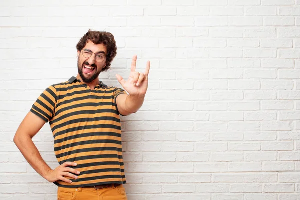 Junger Stummer Mann Der Rock Singt Tanzt Schreit Rebellisch Und — Stockfoto