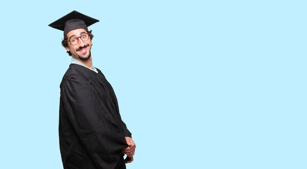 Jeune Homme Diplômé Avec Regard Satisfait Heureux Sur Son Visage — Photo