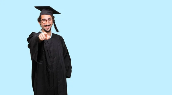 Diplomázott Fiatal Ember Koncentrálása Kemény Egy Ötlet Egy Komoly Pillantást — Stock Fotó