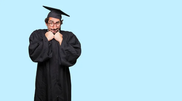 Jeune Homme Diplômé Criant Air Surpris Stressé Terrifié Avec Geste — Photo