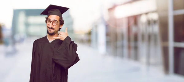Diplomás Fiatalember Hogy Egy Telefonhívás Gesztus Vagy Jel Büszke Boldog — Stock Fotó