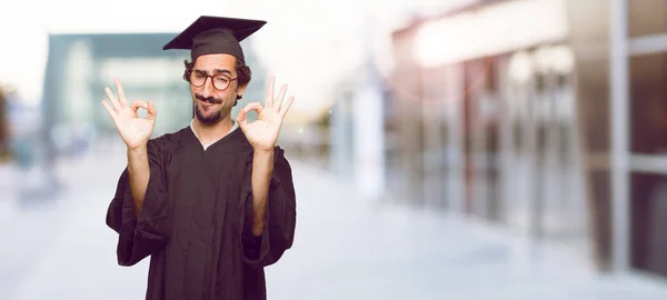 Jonge Studeerde Aan Man Een Alright Oke Gebaar Instemmend Met — Stockfoto