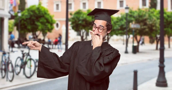 Graduate Skäggig Man Med Ett Stolt Glad Och Självsäker Uttryck — Stockfoto