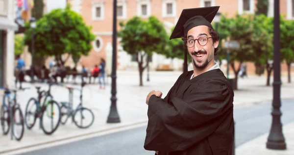 Graduate Skäggig Man Gestikulerande Hålla Tyst Med Handen Hyssja Och — Stockfoto