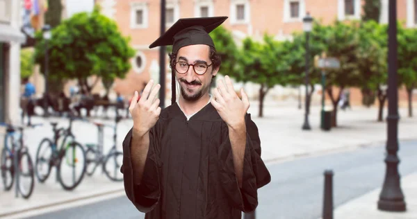 Diplomás Szakállas Férfi Mosolygó Elégedett Boldog Büszke Pillantást Barátságos Gesztus — Stock Fotó