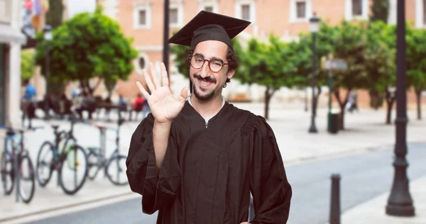 Absolvent Bärtiger Mann Der Verängstigt Verängstigt Und Entsetzt Aussieht Vor — Stockfoto