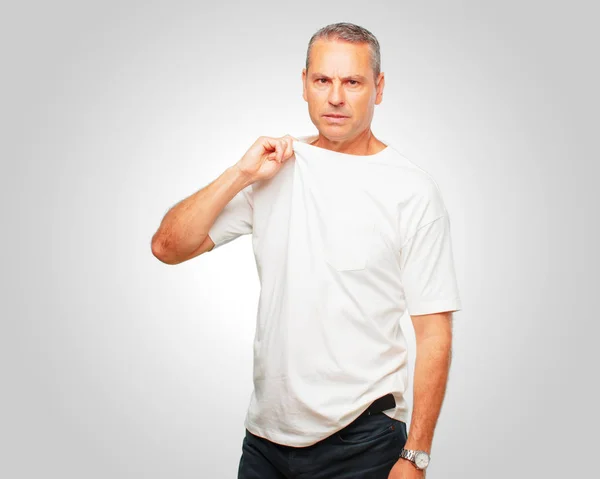 Terleme Gömlek Boyun Açık Çekerek Kısık Duygu Üst Düzey Yakışıklı — Stok fotoğraf