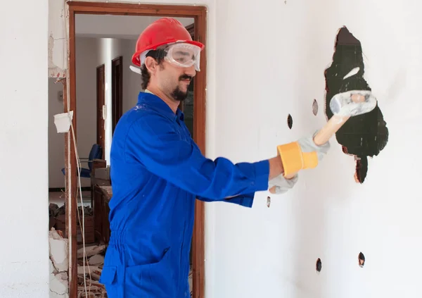 Jonge Werknemers Met Een Rode Bescherming Helm Een Blauwe Boiler — Stockfoto