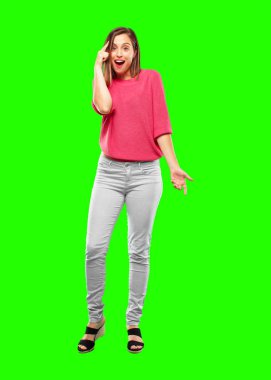 Genç kadın tam vücut. mutlu ve sürpriz, gülümseyen bir şaşırtıcı yeni bir fikir ya da çözüm, İsa'nın doğuşu ve ani ilham ile heyecanlı ve.