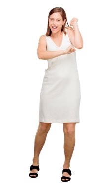 genç gülümseyen ve mutlu görünüyordu eğlenceli, hareketli disko müziği ve neşeli parti havası içinde dans kadın güzel.