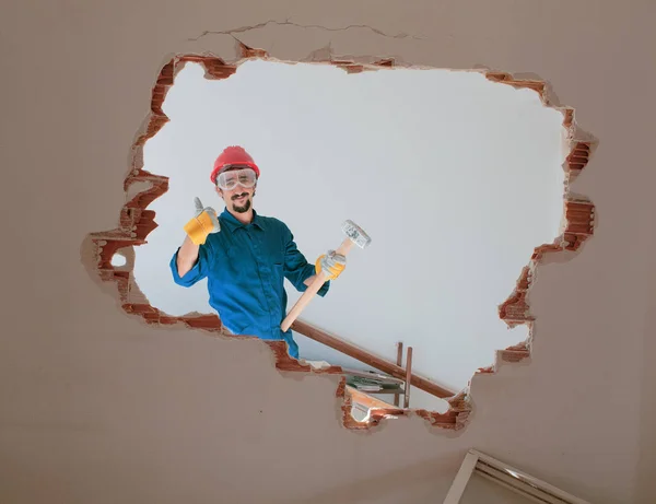 Trabajador Joven Con Casco Protección Rojo Con Traje Caldera Azul — Foto de Stock