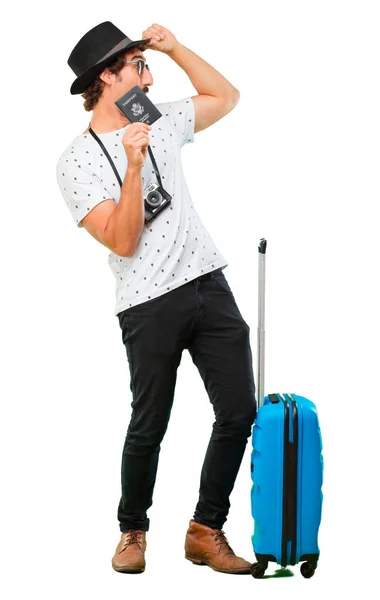 Joven Barbudo Viajero Fresco Hombre Con Una Bolsa Concepto Vacaciones — Foto de Stock