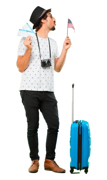 若者は バッグでクールな旅行者生やした 休日の概念 — ストック写真