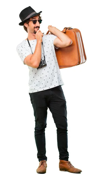 Jeune Homme Barbu Voyageur Cool Avec Sac Concept Vacances — Photo