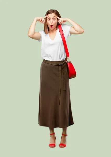 Young Pretty Woman Looking Happy Surprised Smiling Thinking Amazing New — Stock Photo, Image