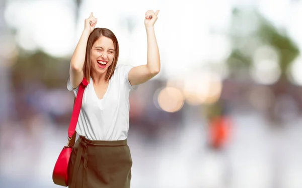 Joven Mujer Bonita Gesto Victoria Con Una Mirada Feliz Orgullosa — Foto de Stock