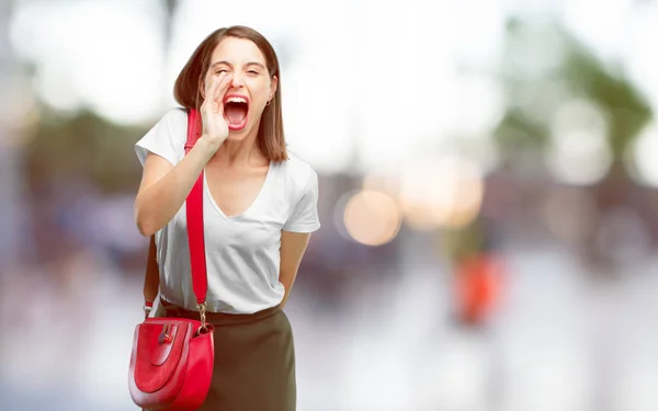 Joven Bonita Mujer Gritando Voz Alta Como Loca Llamando Con — Foto de Stock