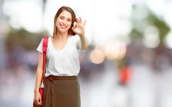 Junge Hübsche Frau Die Eine Okay Oder Okay Geste Anerkennend — Stockfoto