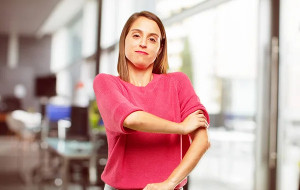 Mujer Joven Cuerpo Completo Con Una Expresión Orgullosa Feliz Confiada — Foto de Stock